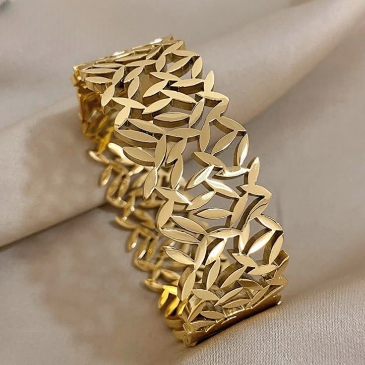 CUFF BRACELET
