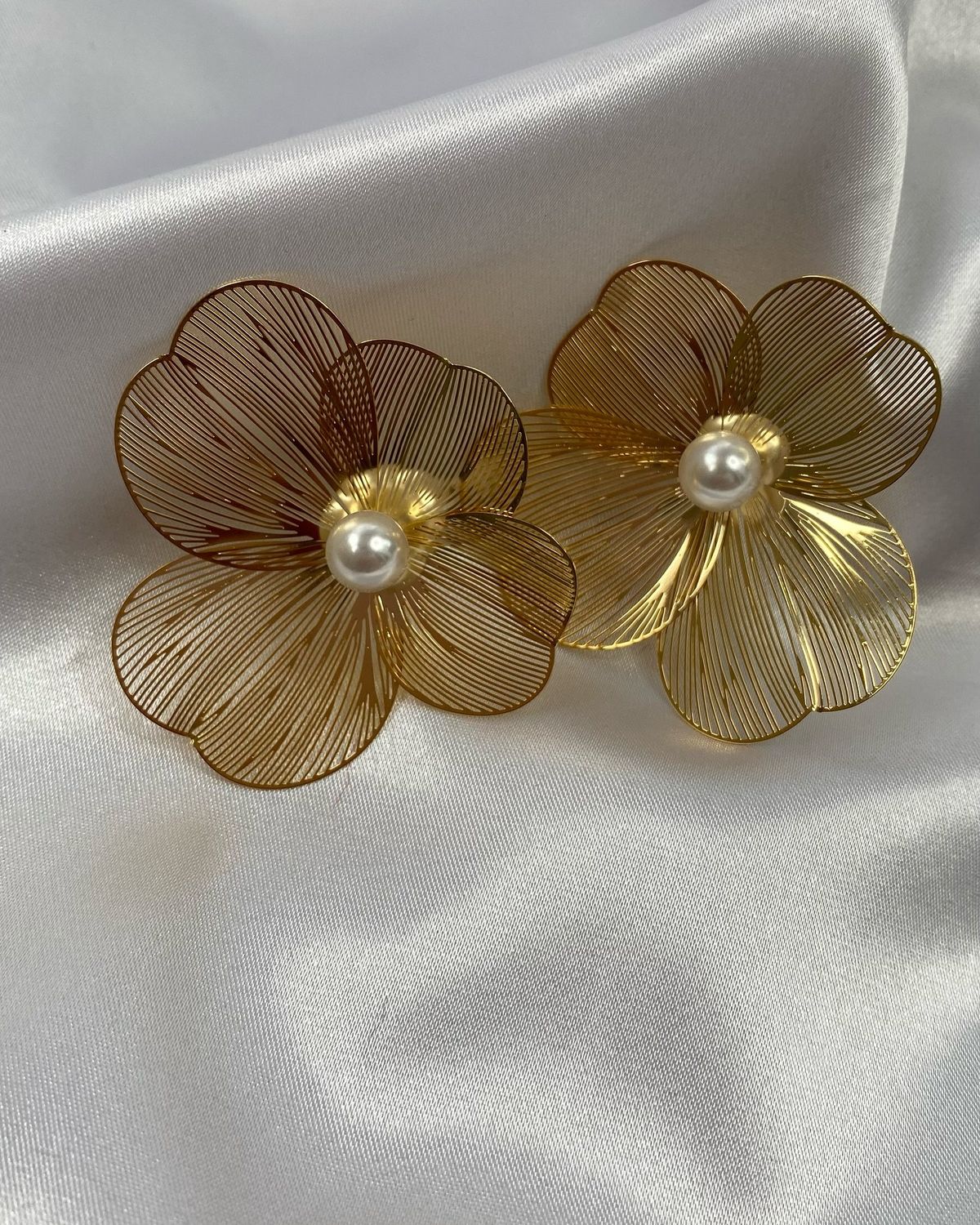 EARRING